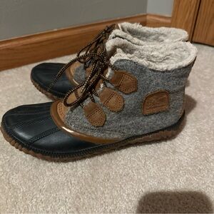 Sorel Gray and Brown Winter Boots Woman’s Sz 8.5